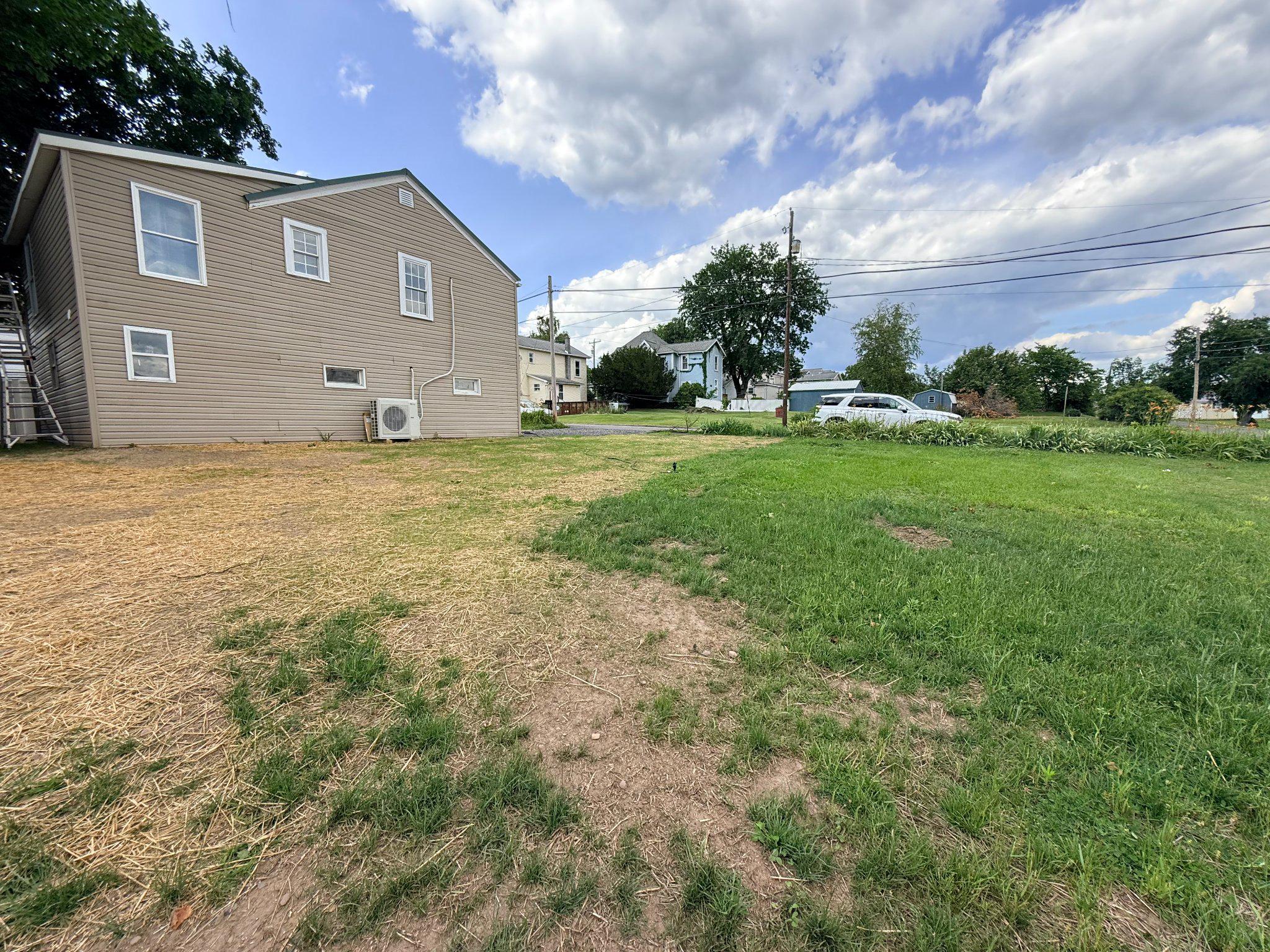 385 Herr St Property Photo 19