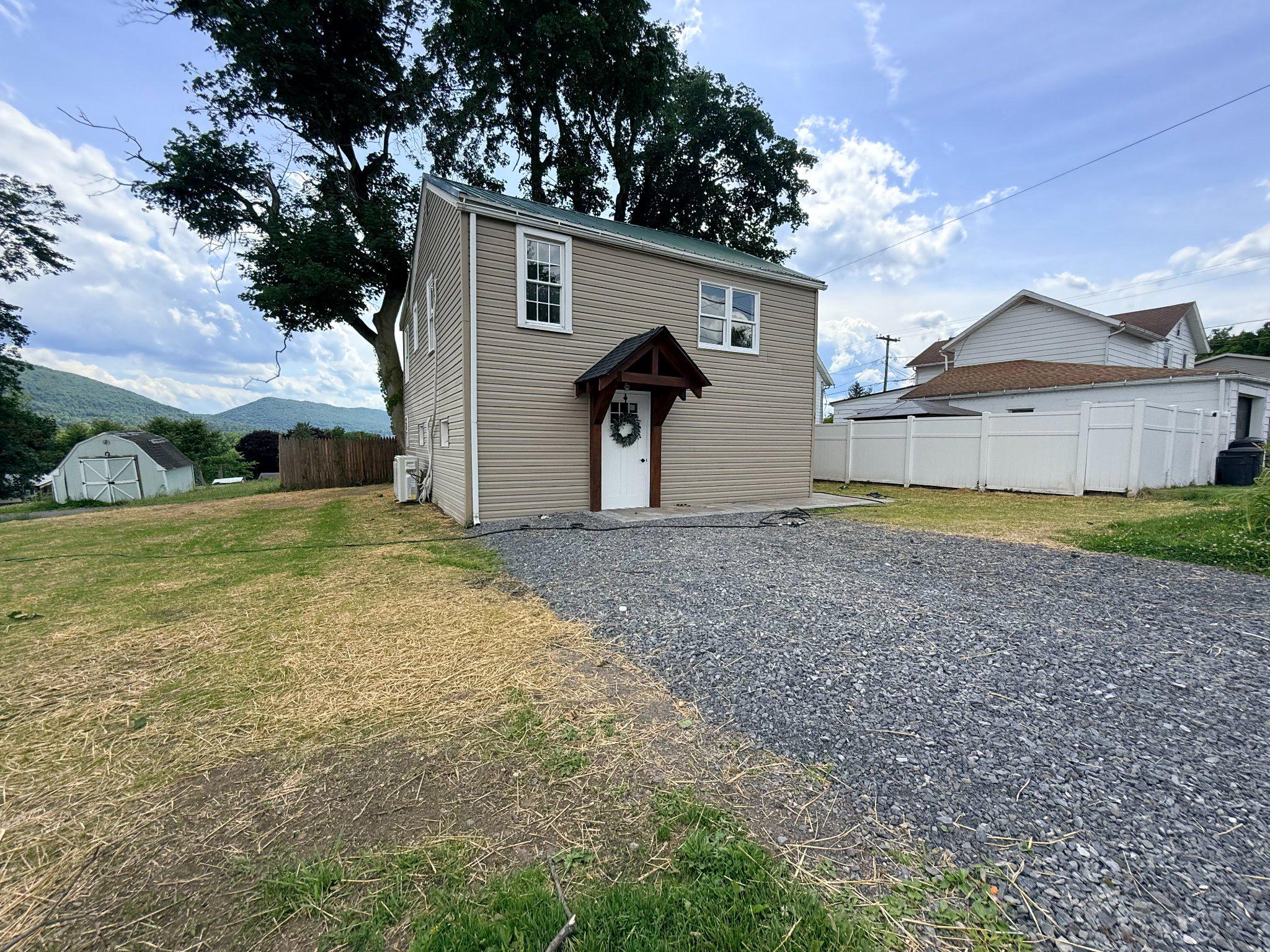 385 Herr St Property Photo 21