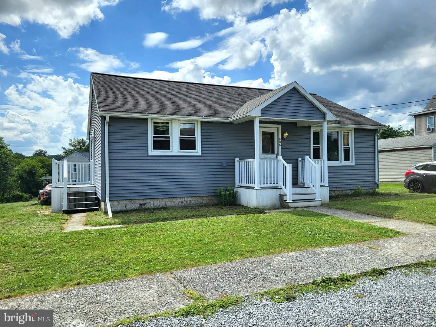 606 Shaw St Property Photo 1