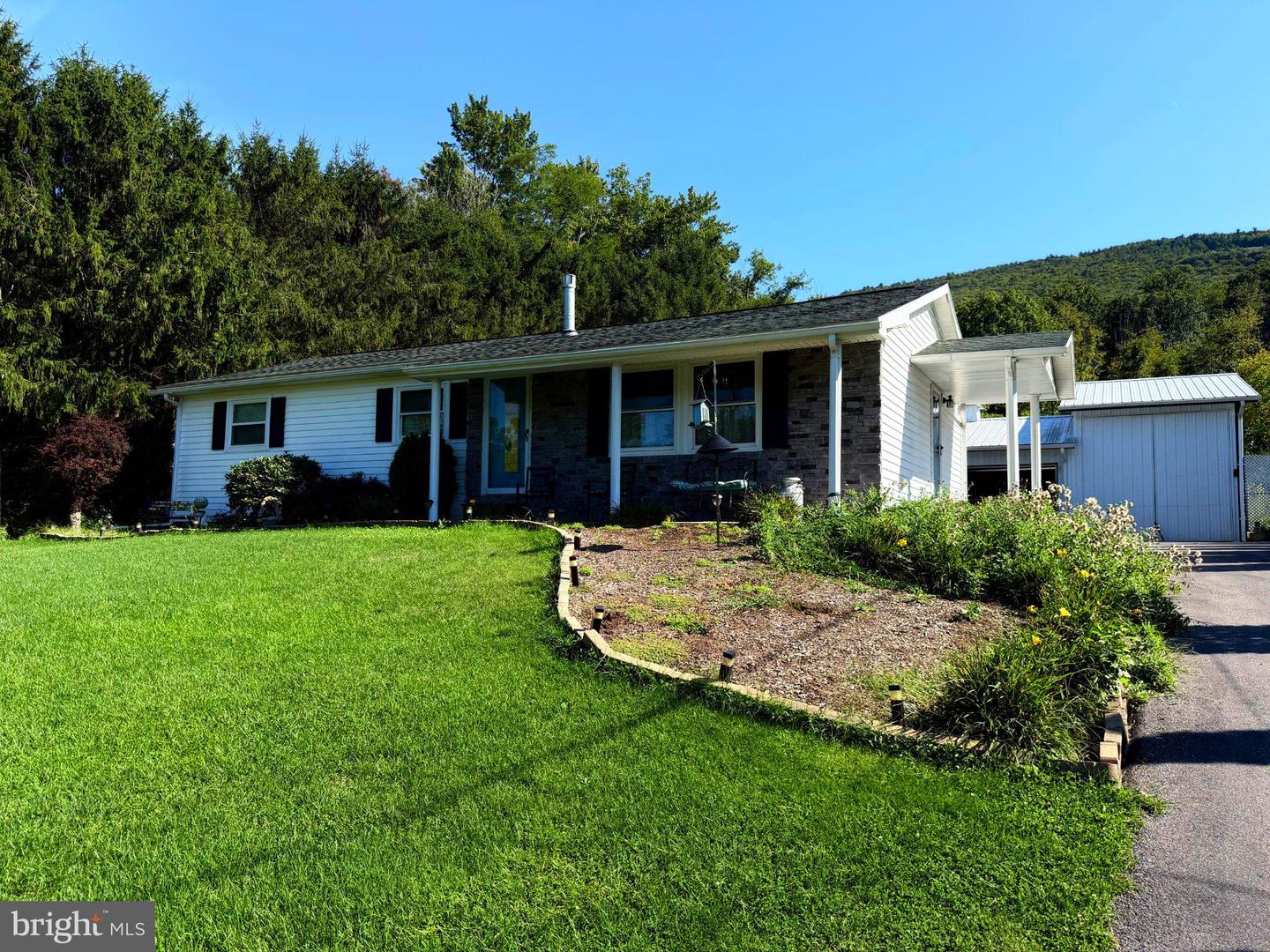 1328 Youngdale Rd Property Photo 1
