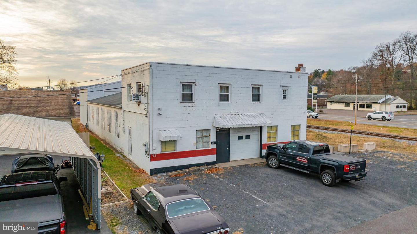 680 OAK STREET