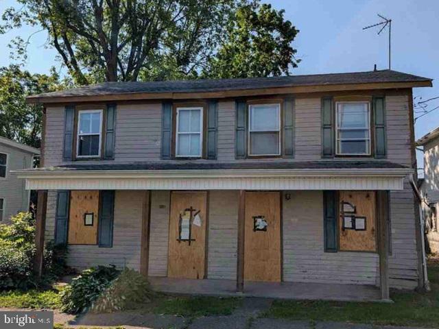 204 E 10 ST