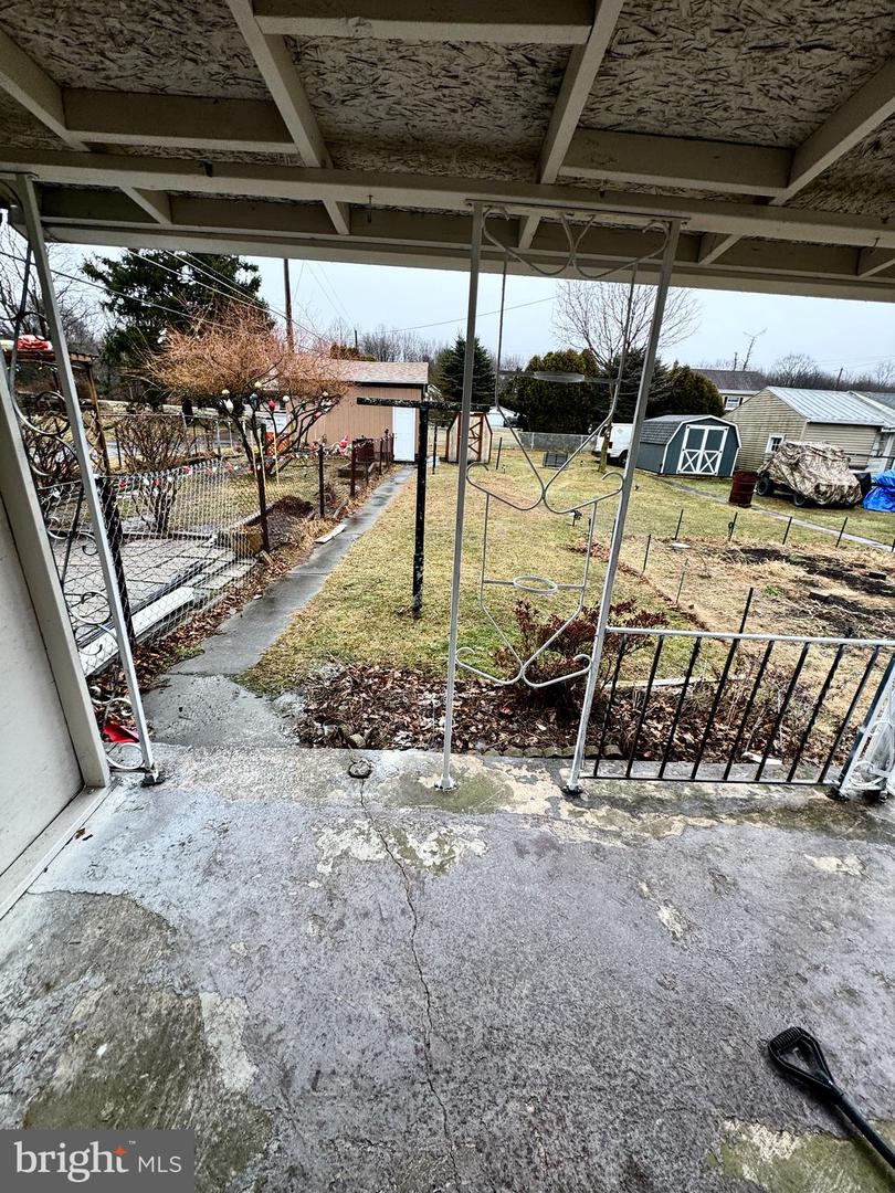 709 Summit Hill Rd Property Photo 15