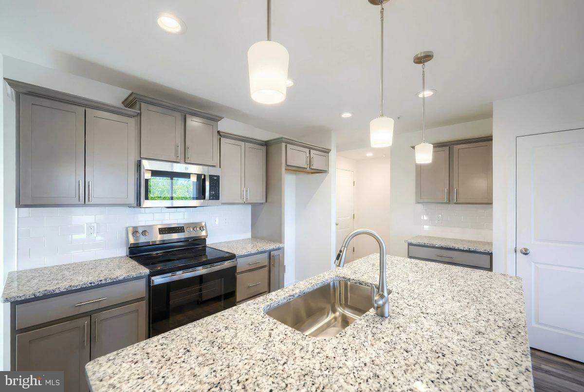 20-102 Julian Dr #lot 31 Property Photo 13