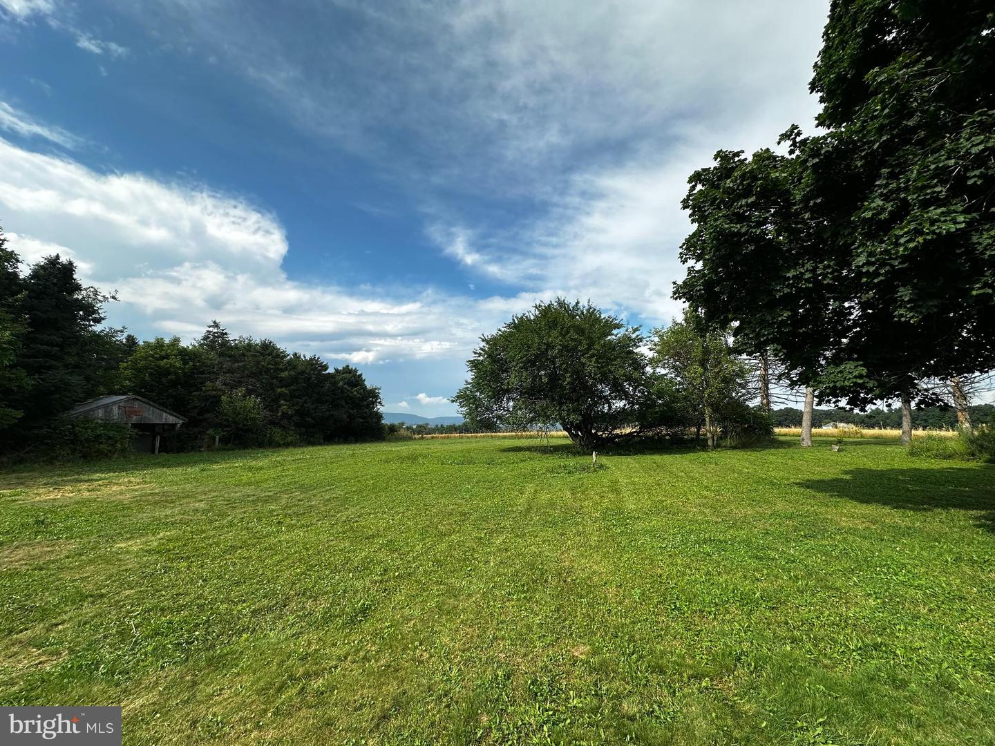 224 Middle Rd Property Photo 4