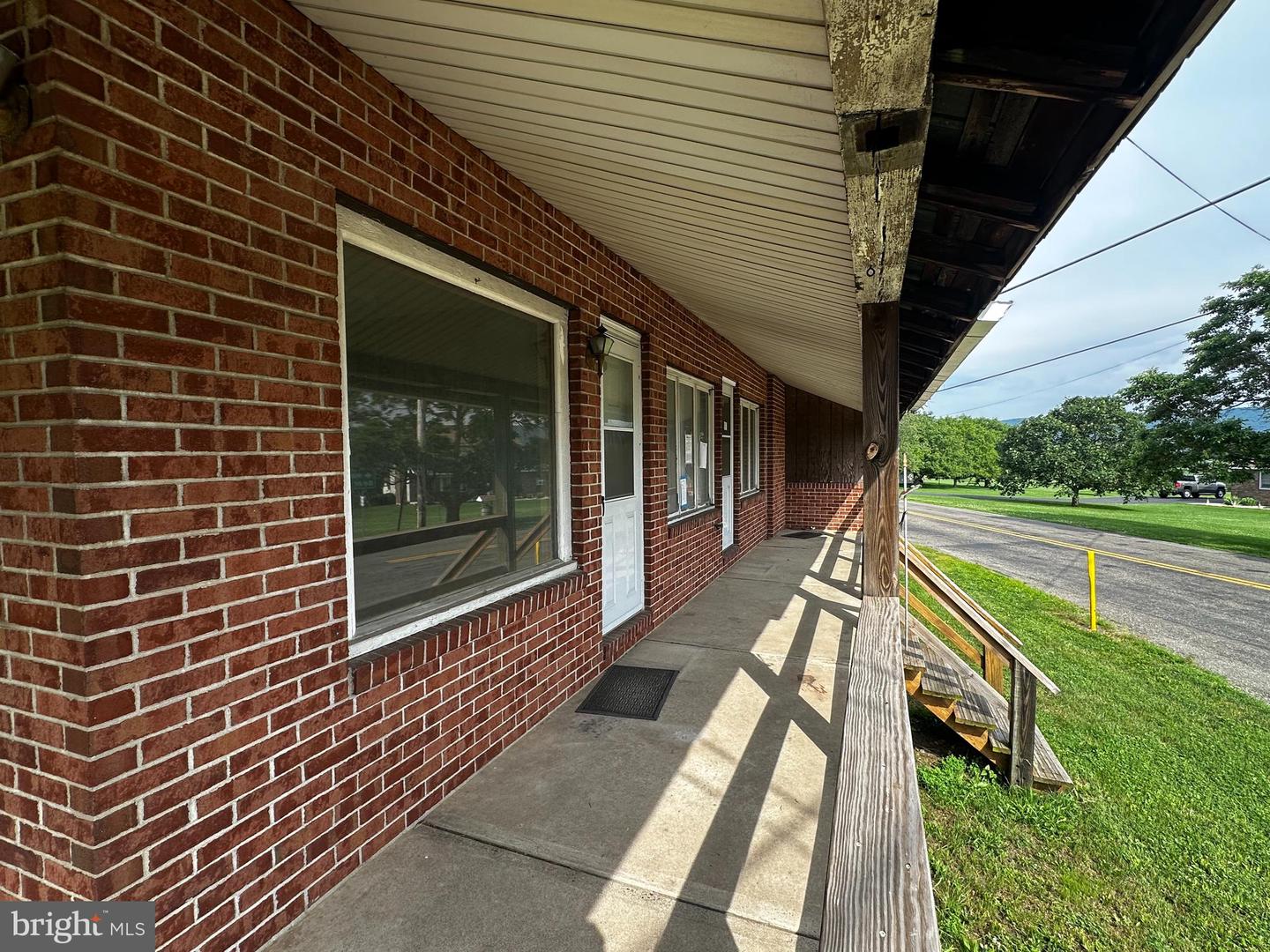 224 Middle Rd Property Photo 6