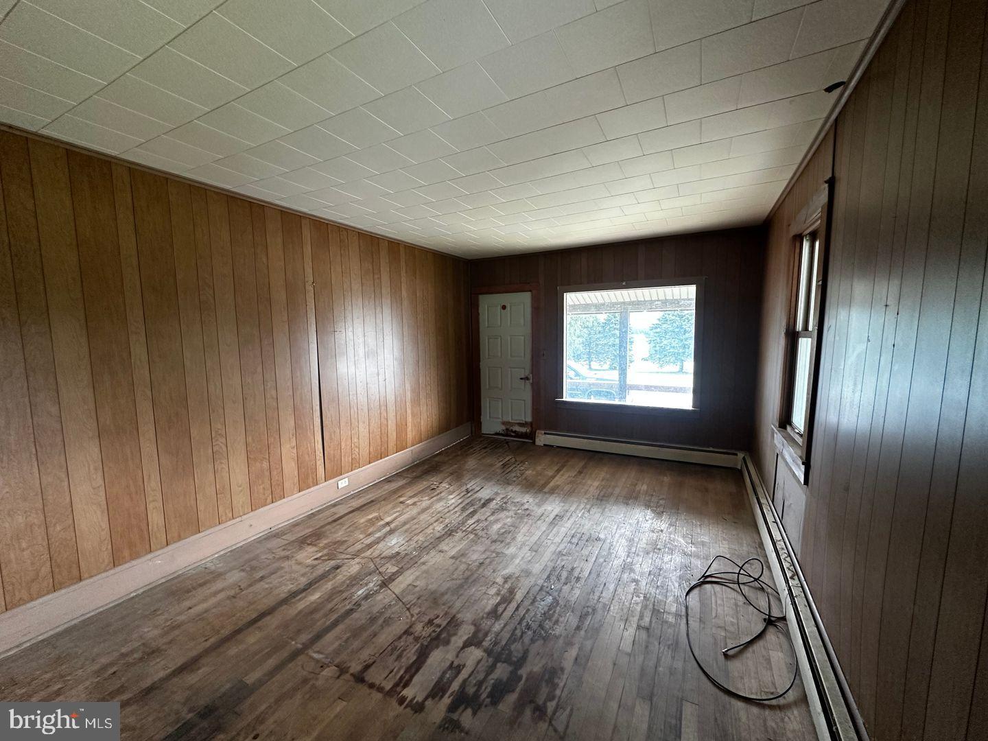 224 Middle Rd Property Photo 8