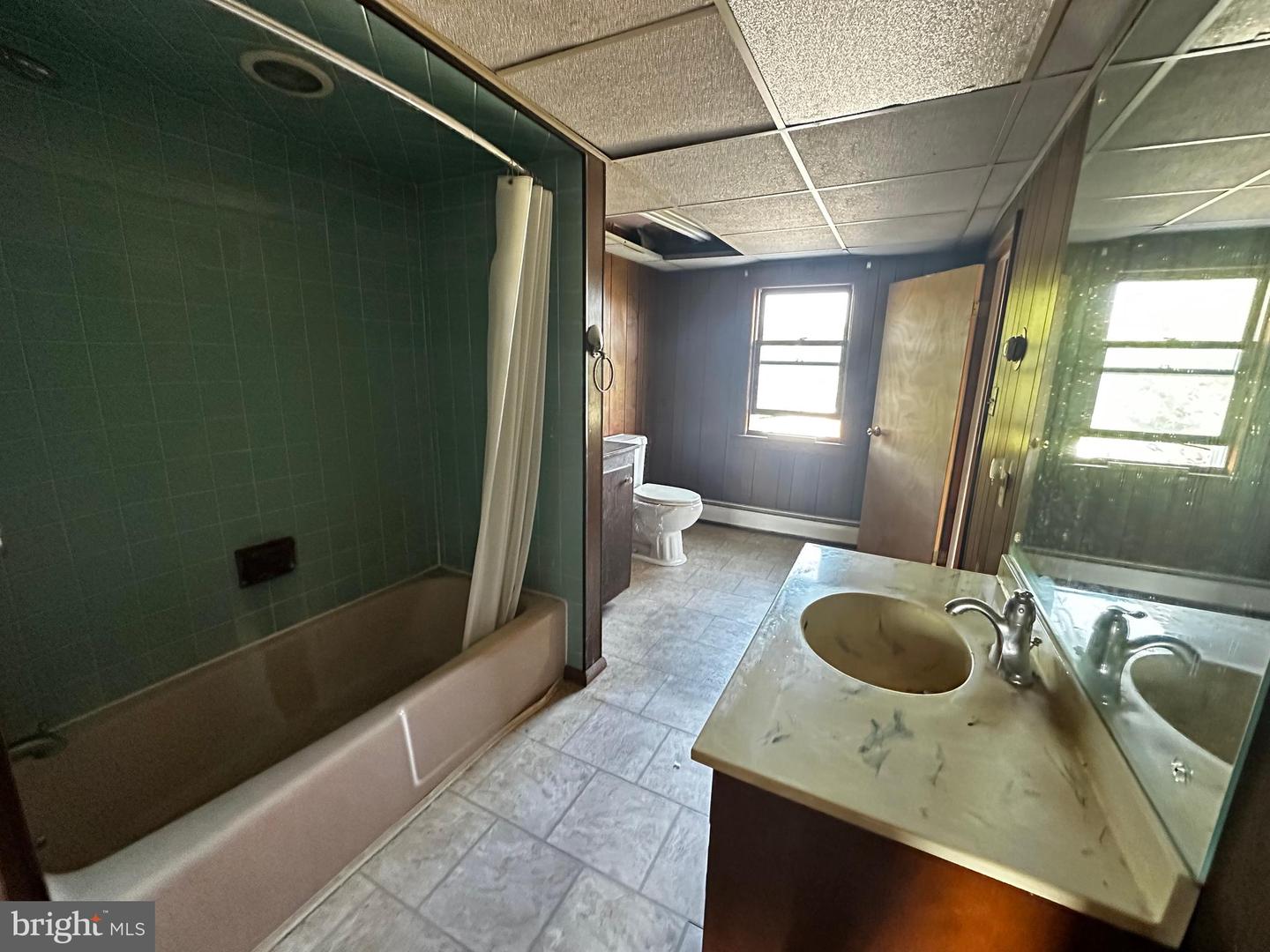 224 Middle Rd Property Photo 40
