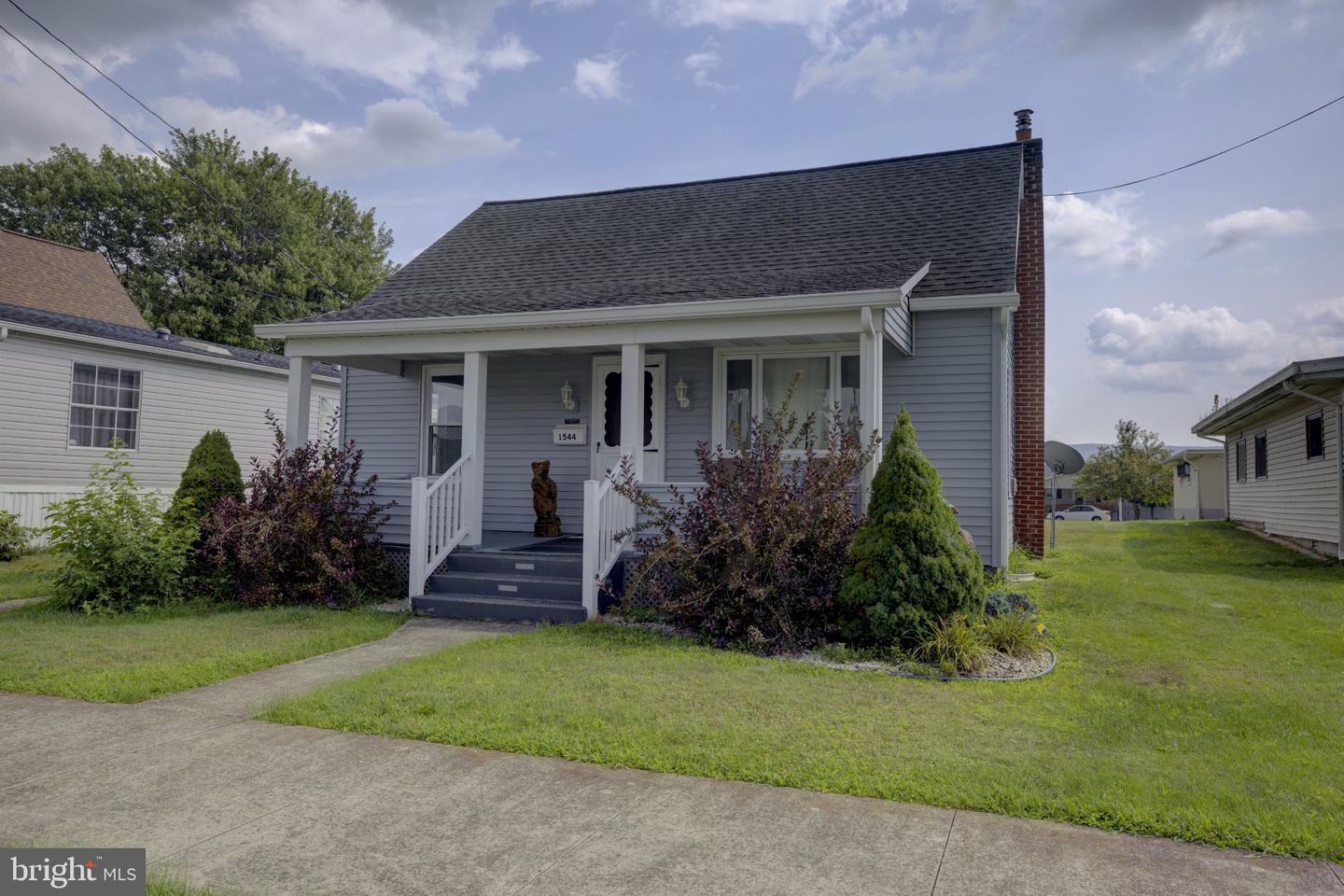 1544 2nd Ave Property Photo 1