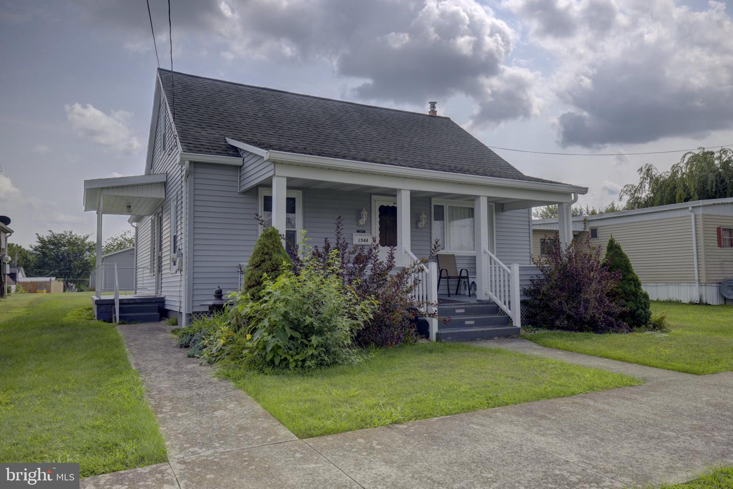 1544 2nd Ave Property Photo 2