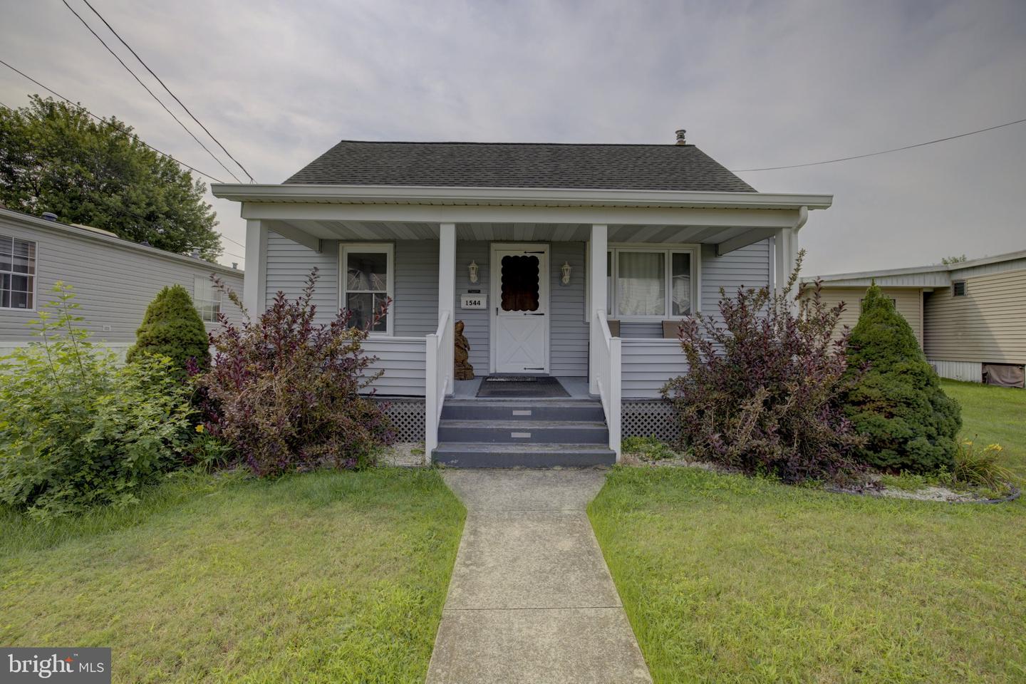 1544 2nd Ave Property Photo 3