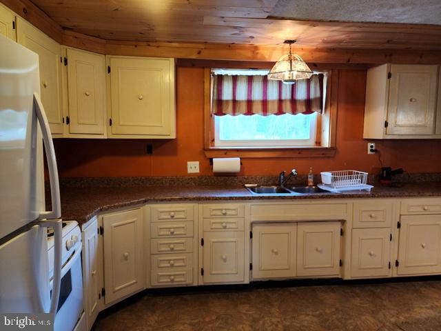 10366 Main St Property Photo 21