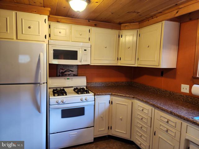 10366 Main St Property Photo 22