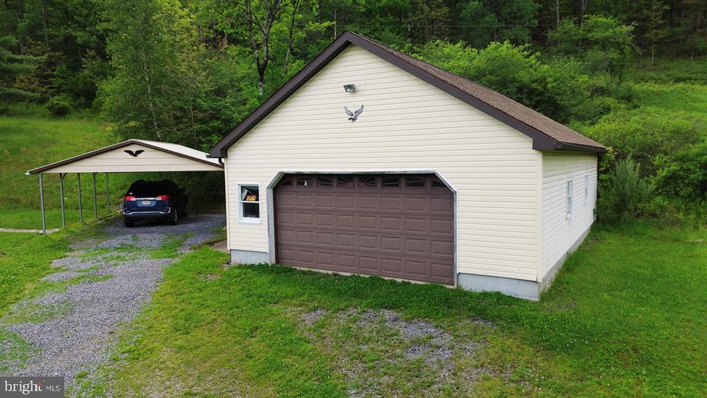 871 Hillcrest Dr Property Photo 5