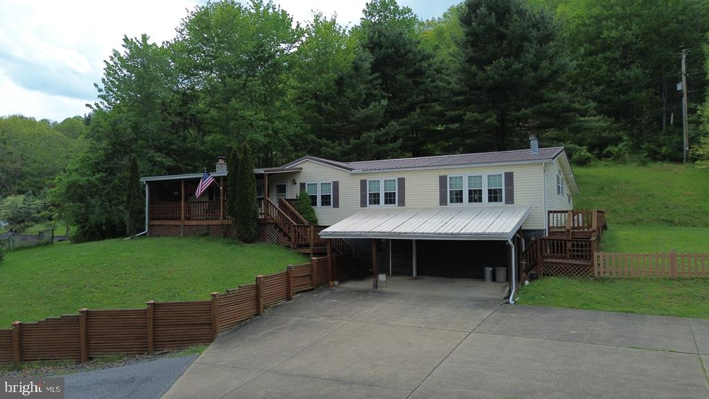 871 Hillcrest Dr Property Photo 7