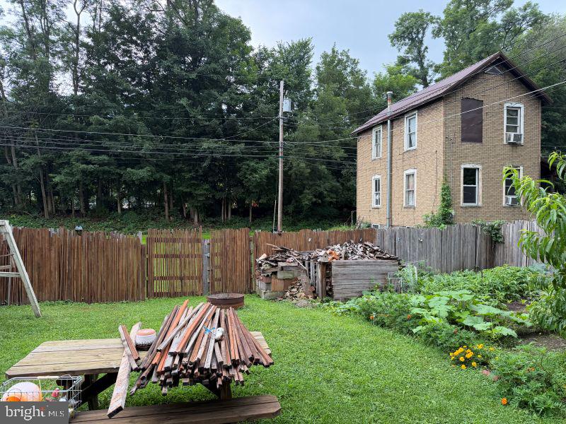 217 4th St Property Photo 10
