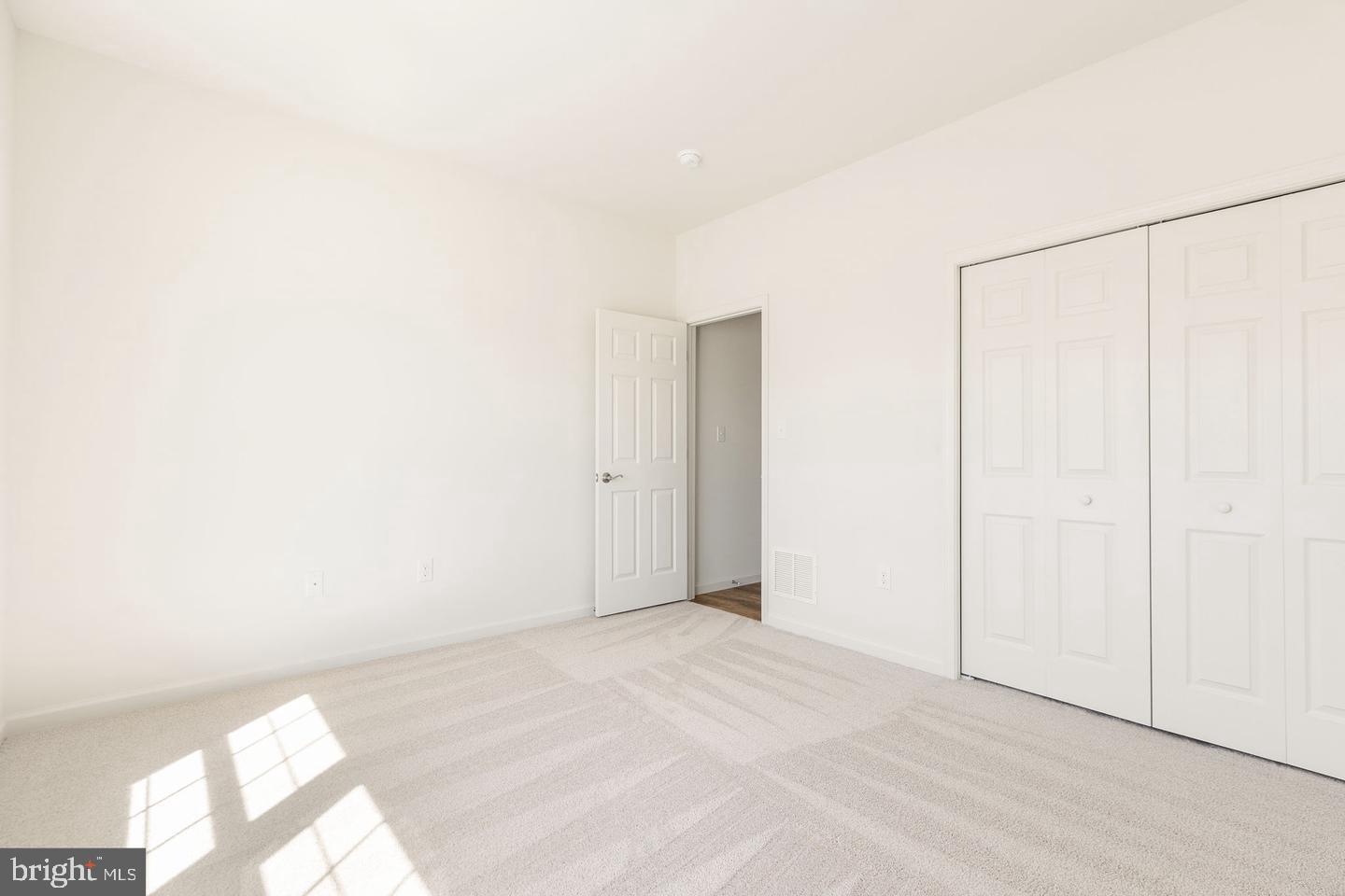 Lincolnshire St #d (waterford) Property Photo 23