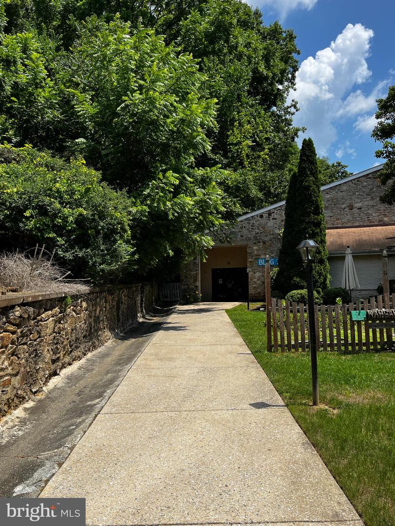 255 Mount Airy Rd Property Photo 4