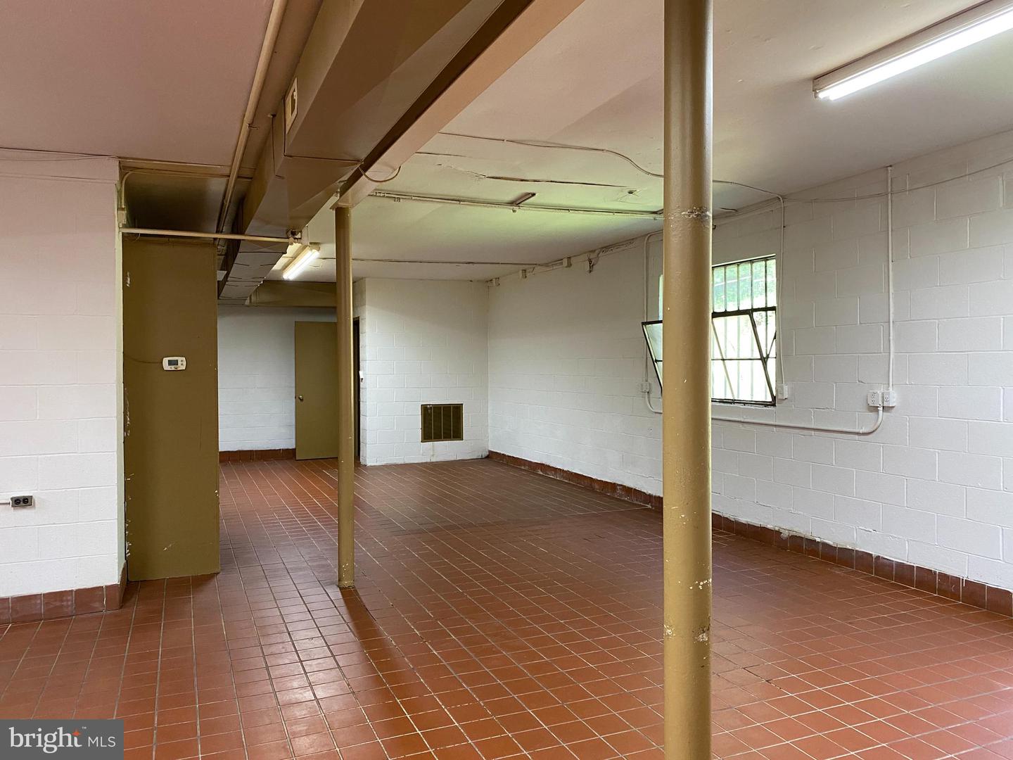 625 E Cypress St #e Property Photo 3