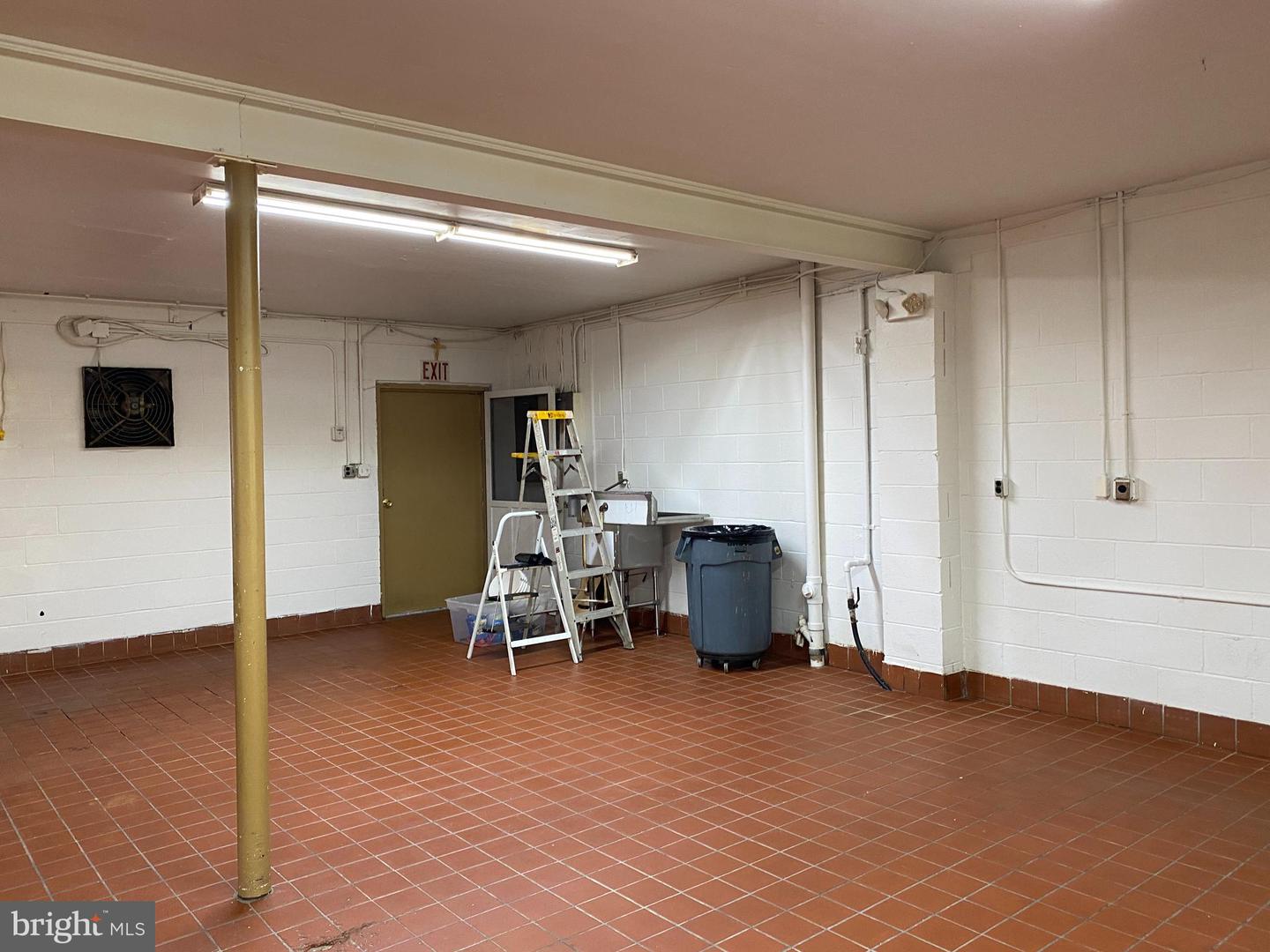 625 E Cypress St #e Property Photo 4