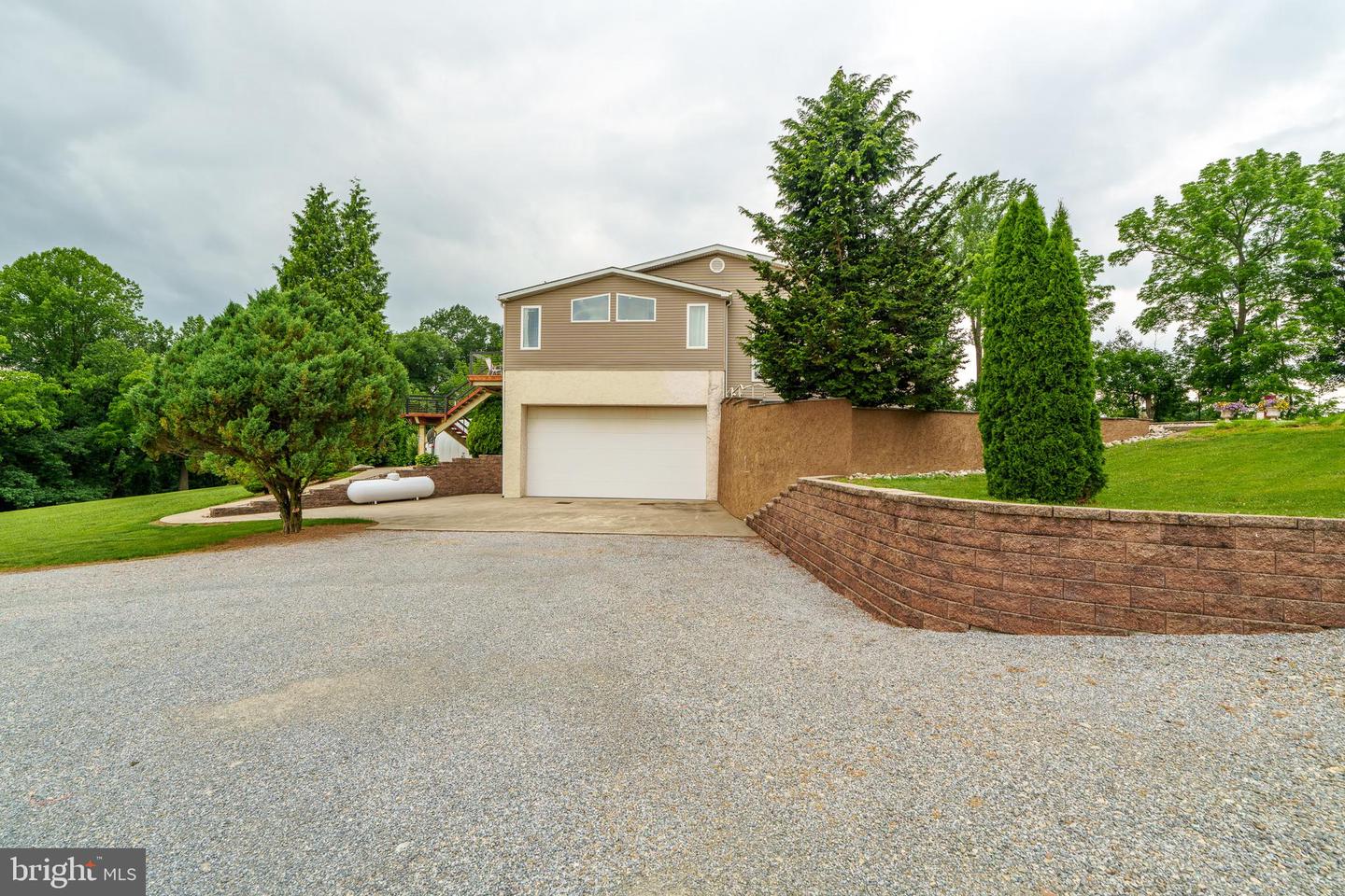 15 Wood Valley Ln Property Photo 6