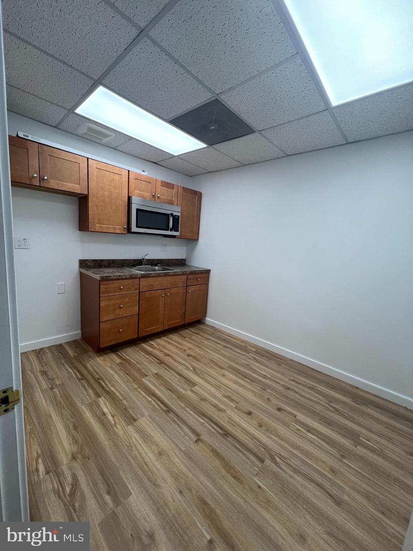 1242 W West Chester Pike Property Photo 6
