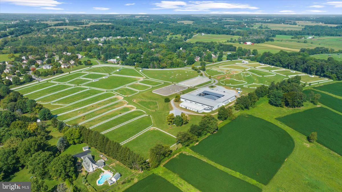 400 N Guernsey Rd Property Photo