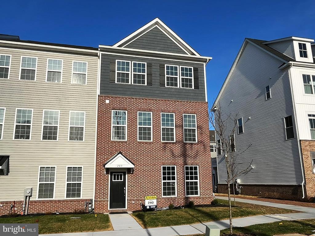 209 Smithworks Blvd Property Photo 1