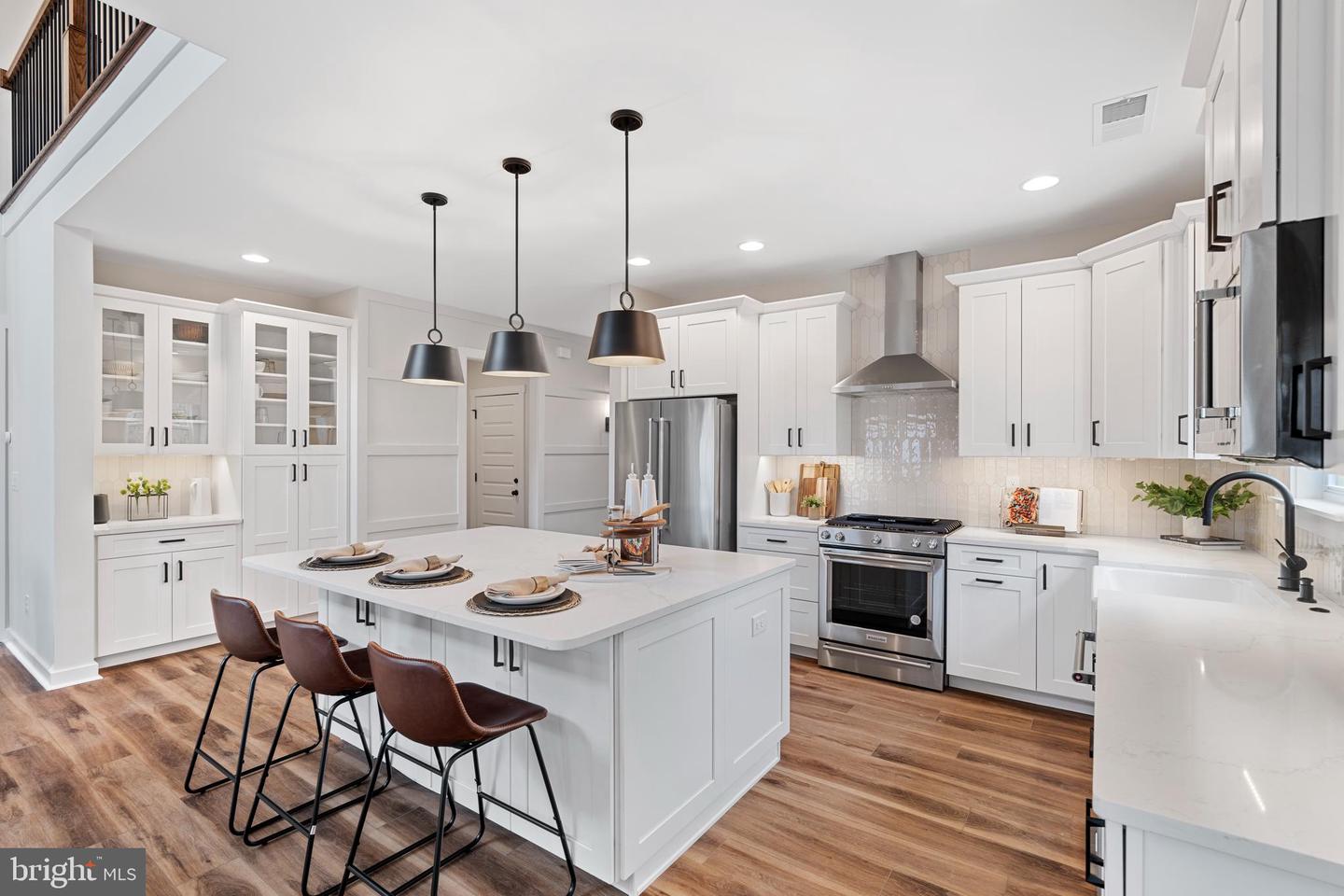 100 Declan #parker Property Photo 3
