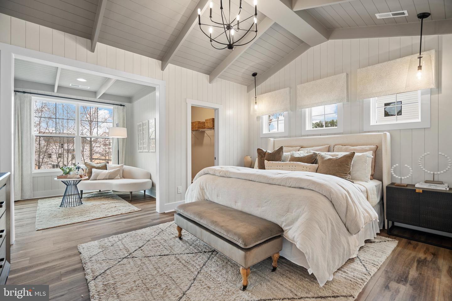 100 Declan #parker Property Photo 7