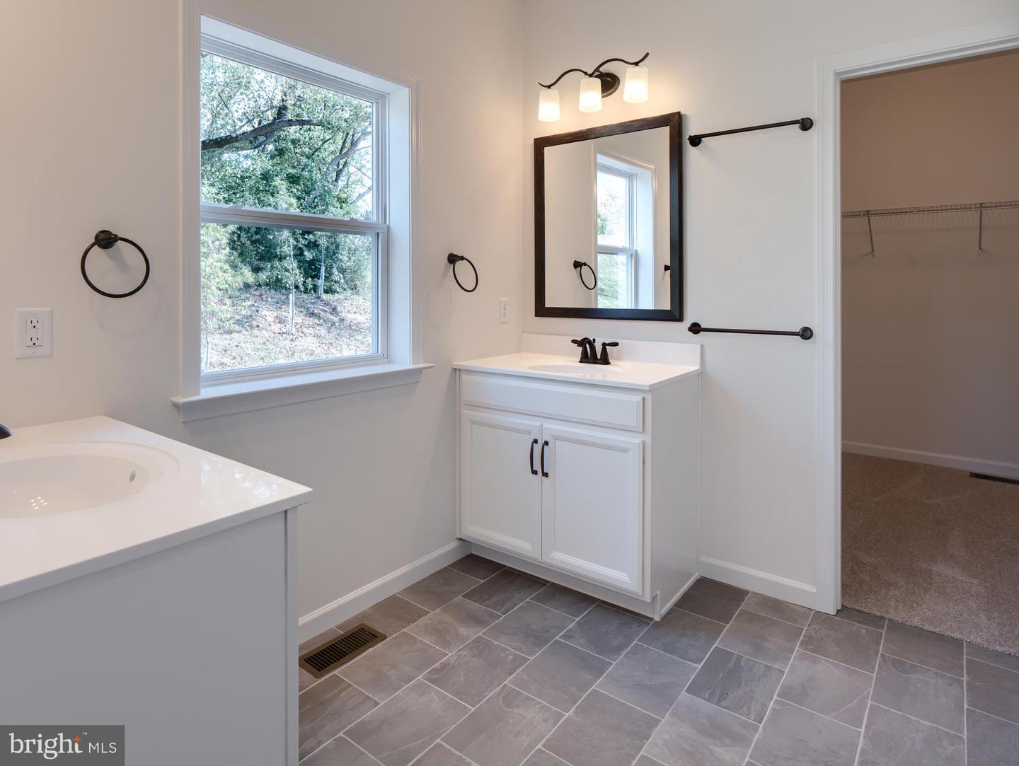 100 Declan #parker Property Photo 11