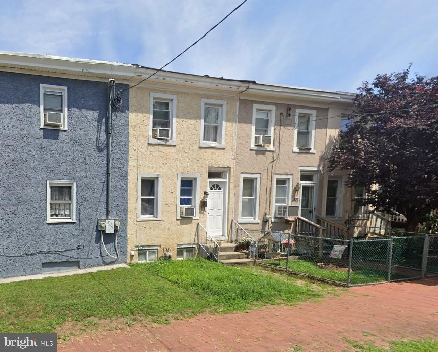 305 S Matlack St Property Photo 1