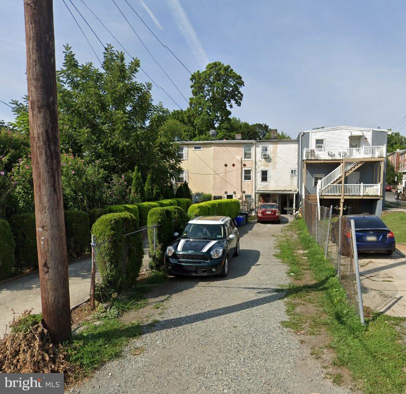 305 S Matlack St Property Photo 4