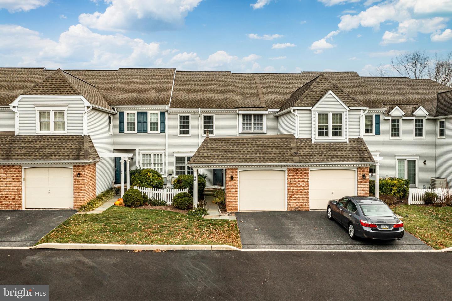 321 Welsh Cir Property Photo