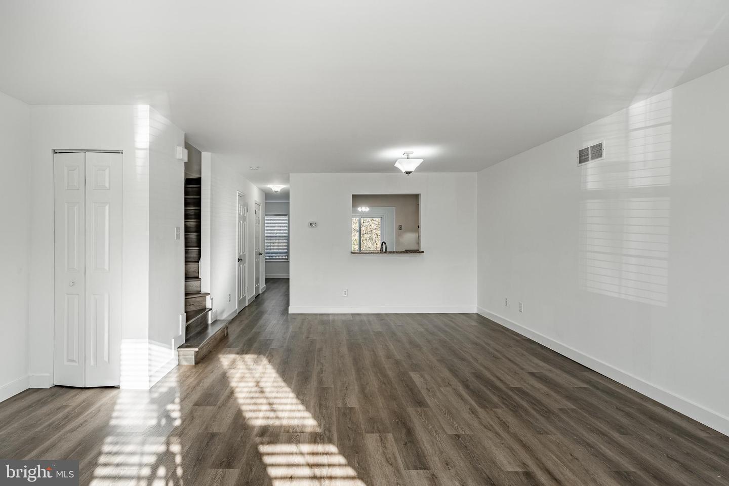 769 Bradford Ter Property Photo 4