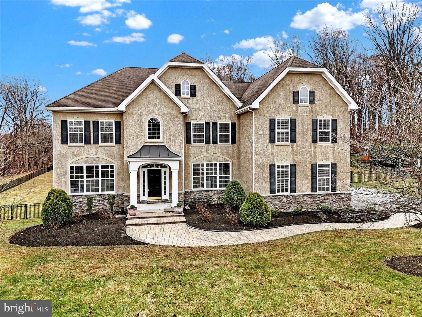 108 Carisbrooke Ct Property Photo