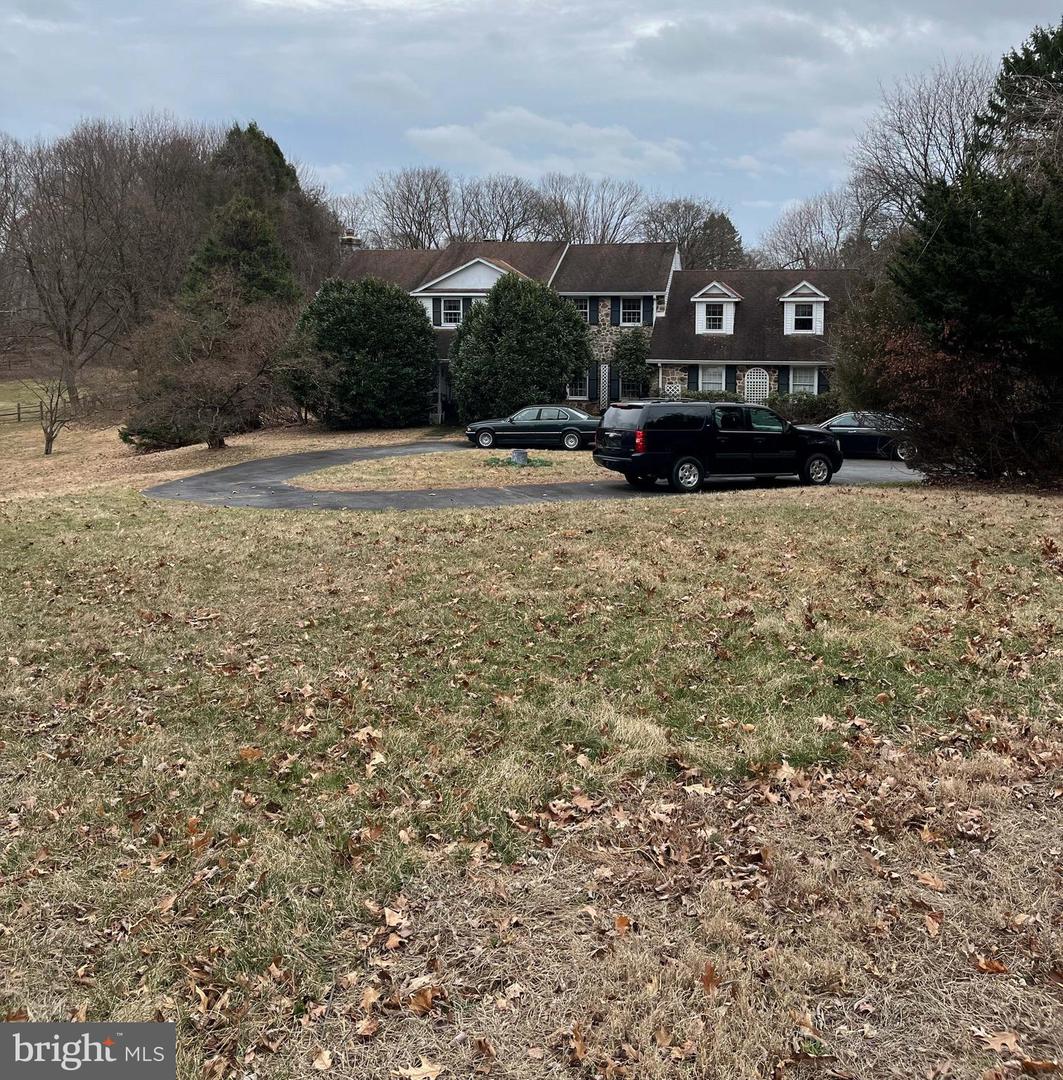 121 Davis Rd Property Photo