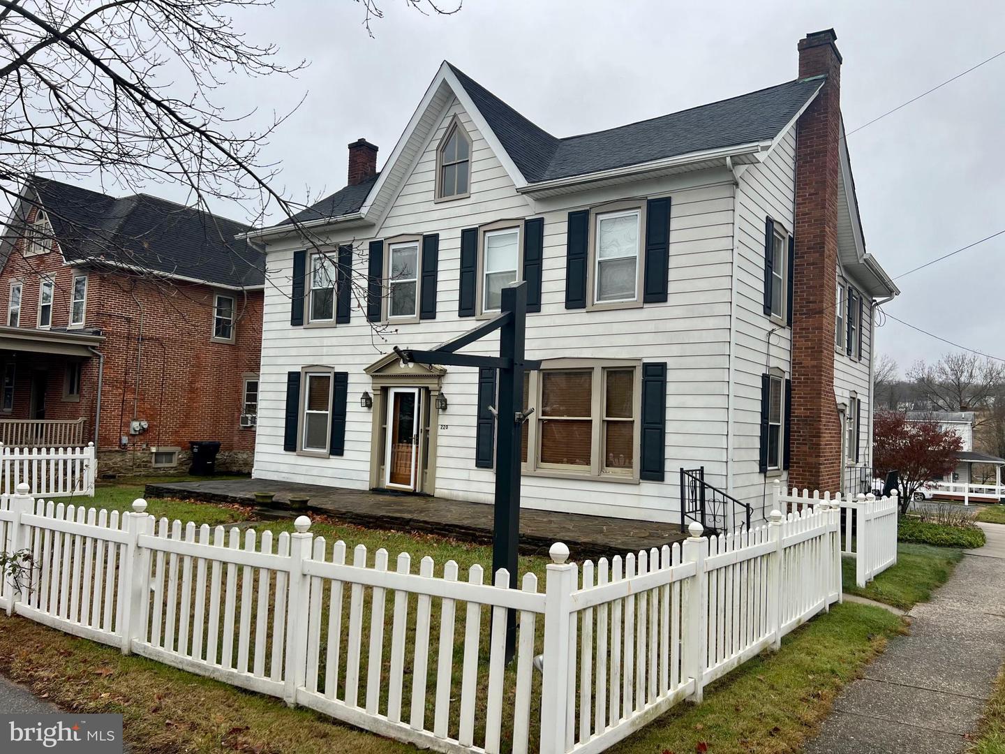 220 Pennsylvania Ave Property Photo 1