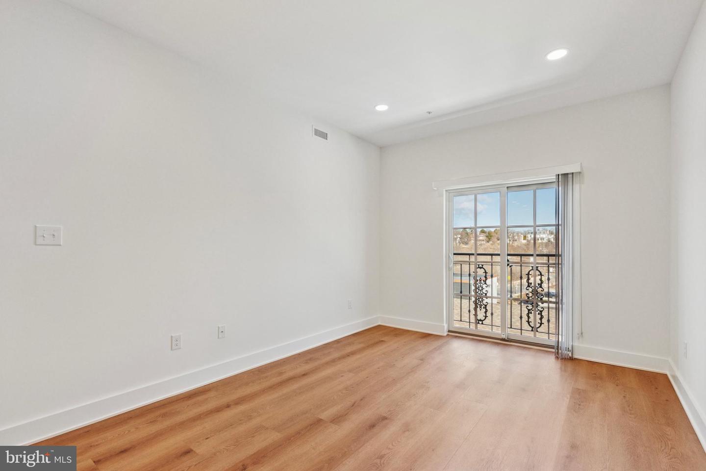 197 Bridge St #12 Property Photo 6
