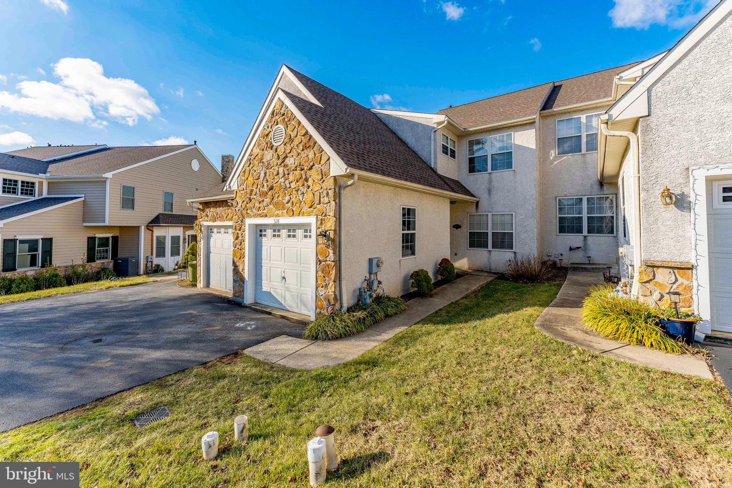 528 Cork Cir Property Photo