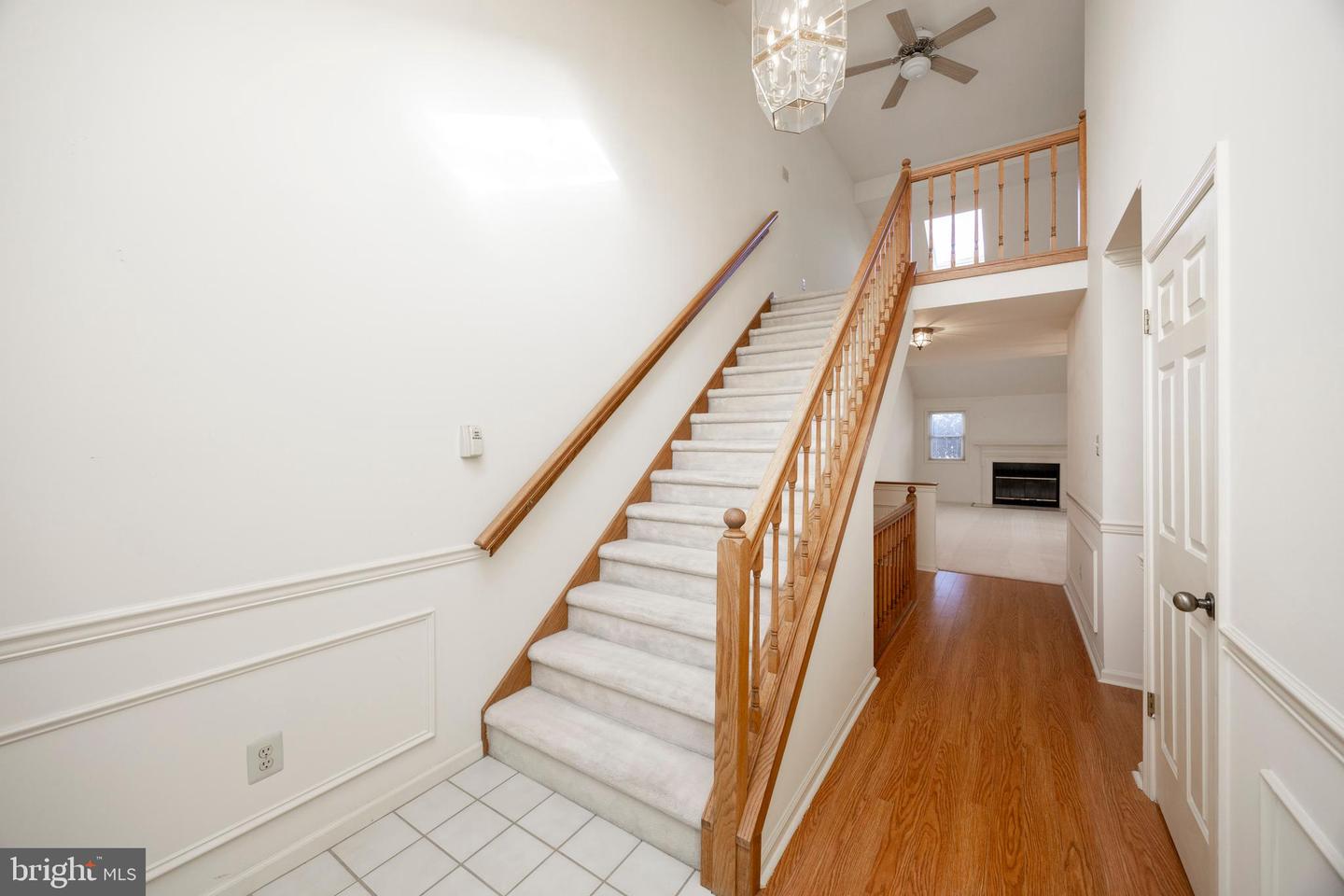 1144 Newbury Ln Property Photo 3