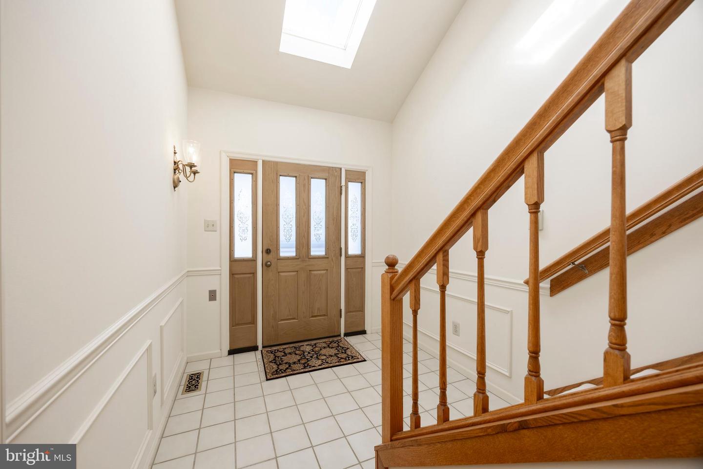 1144 Newbury Ln Property Photo 4