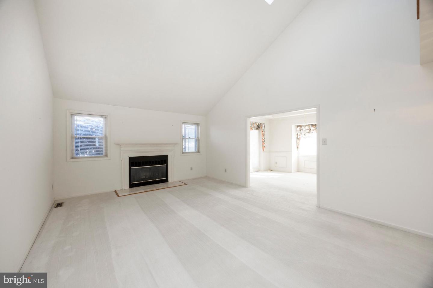 1144 Newbury Ln Property Photo 6