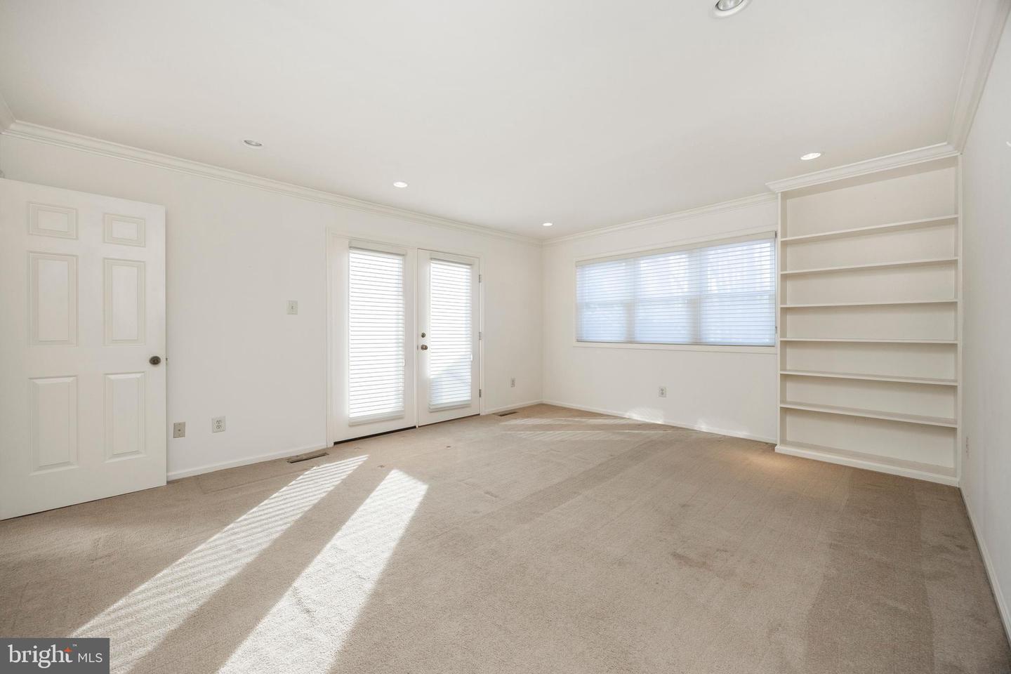 1144 Newbury Ln Property Photo 18