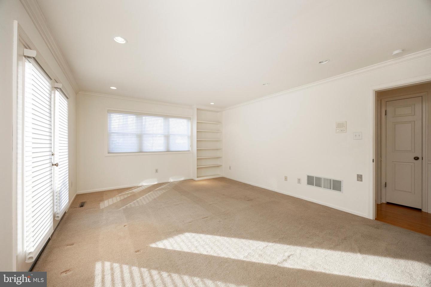 1144 Newbury Ln Property Photo 19