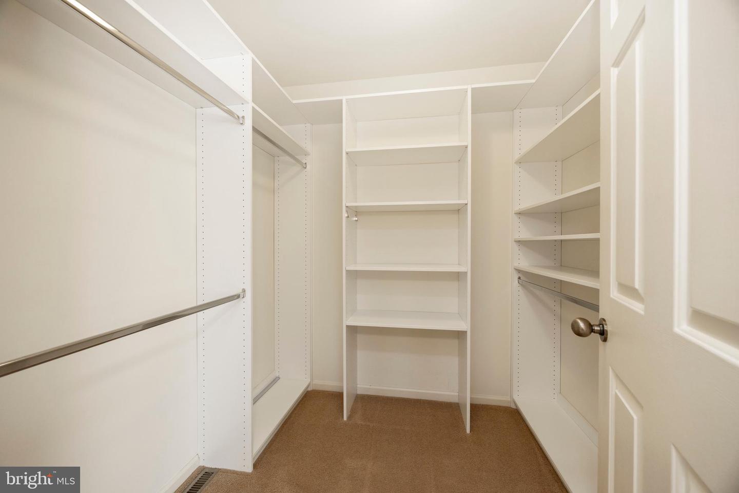 1144 Newbury Ln Property Photo 20