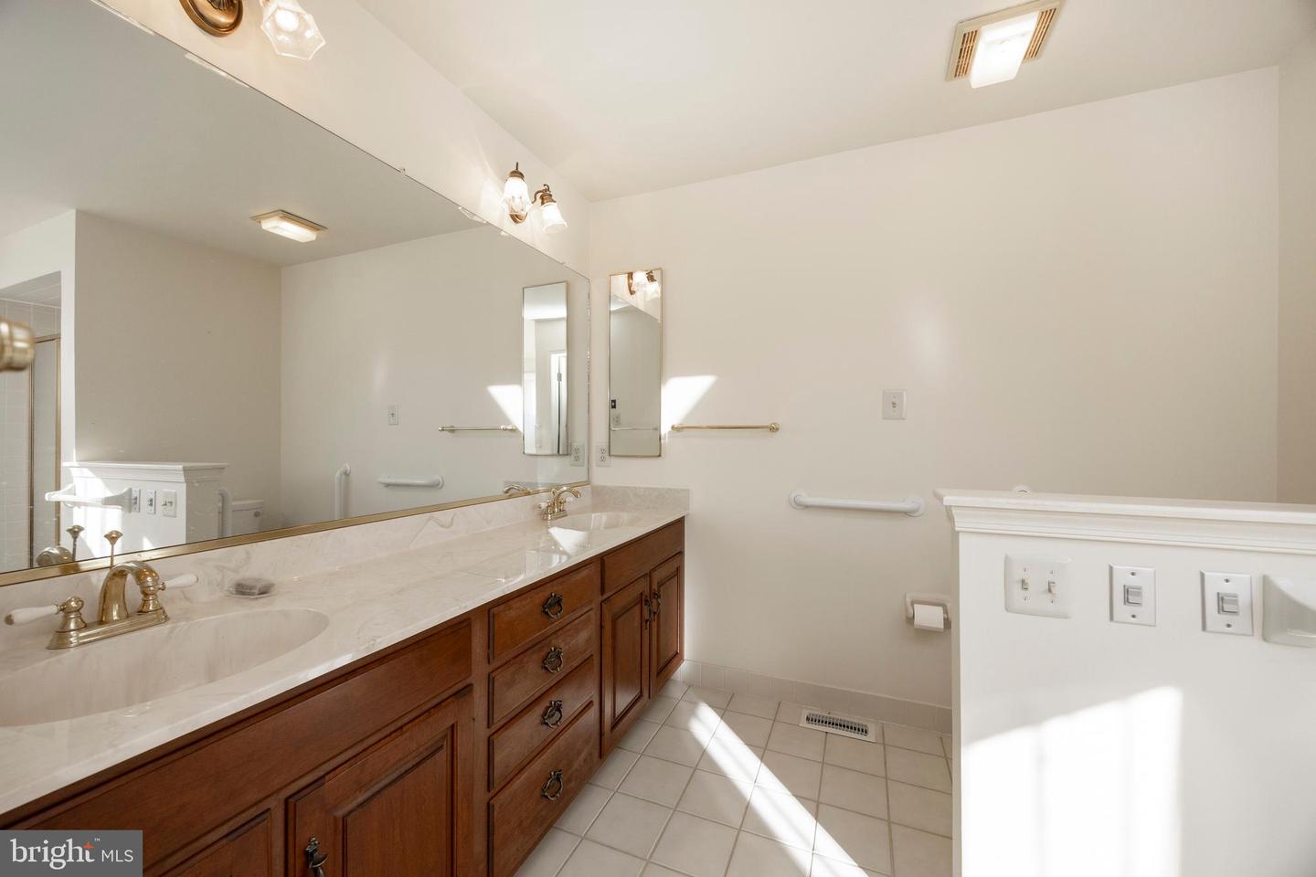 1144 Newbury Ln Property Photo 21