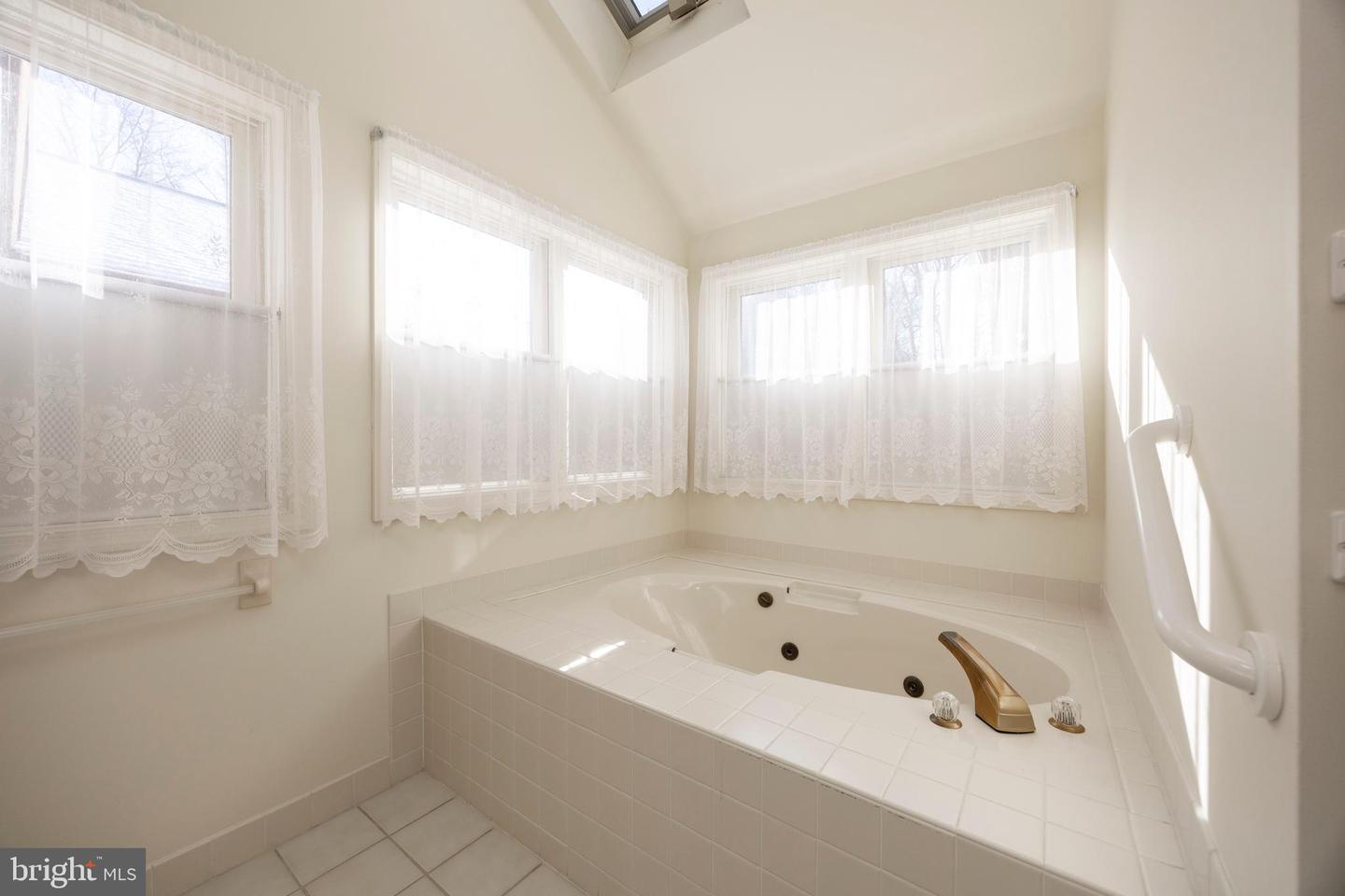 1144 Newbury Ln Property Photo 22