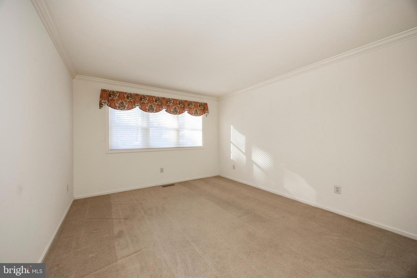 1144 Newbury Ln Property Photo 25