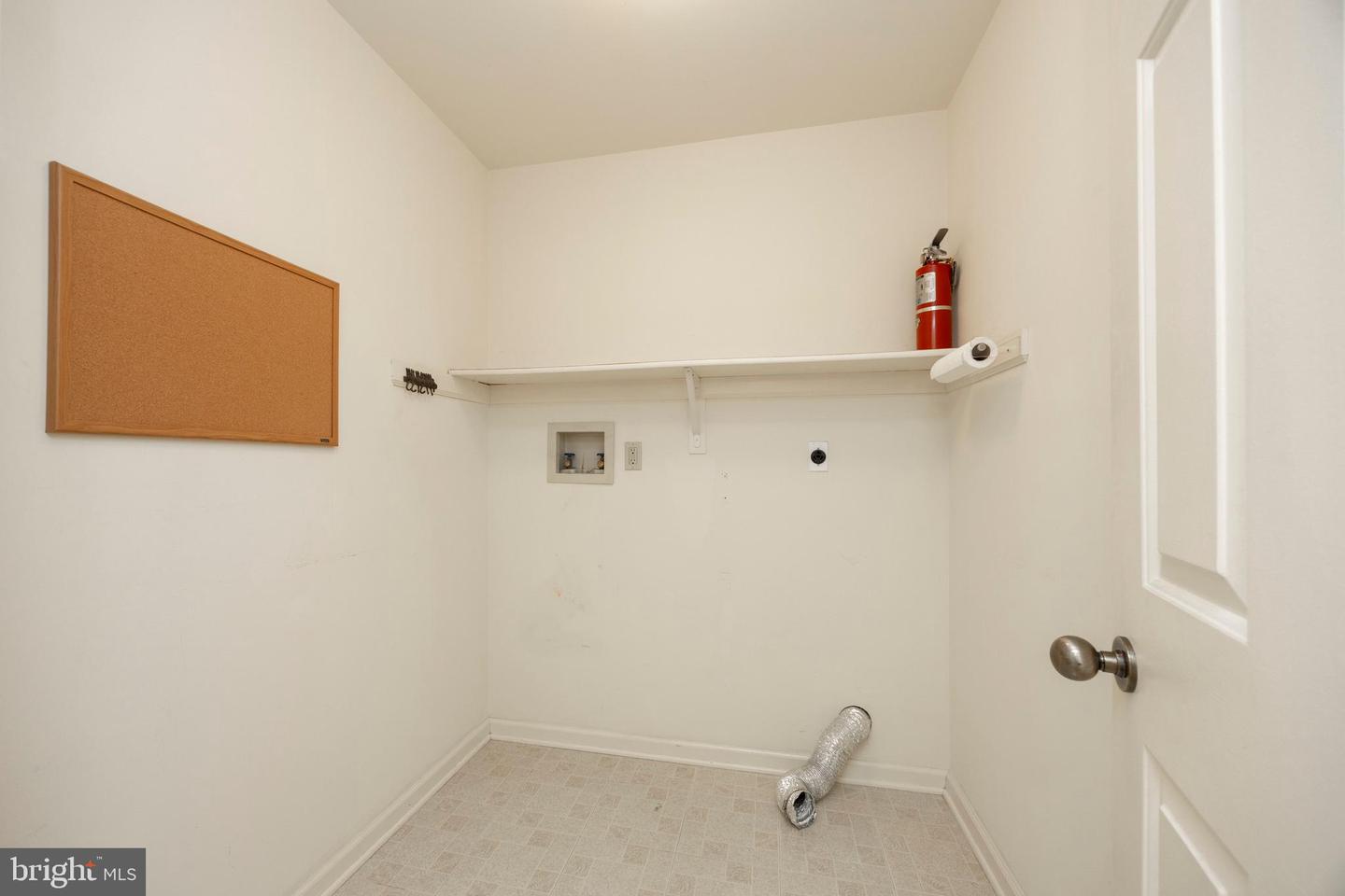 1144 Newbury Ln Property Photo 27